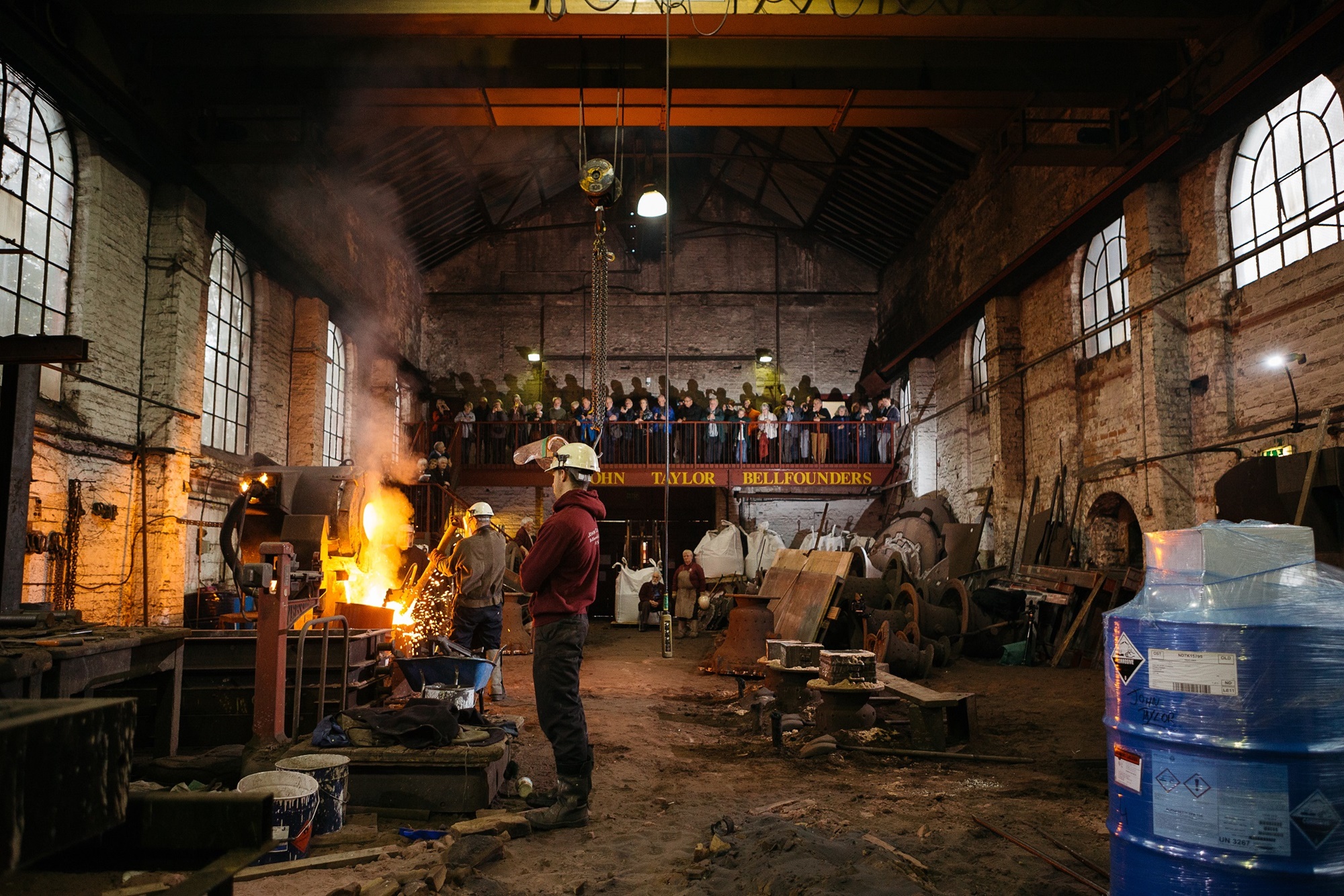 Het gieten van een klok bij klokkenmaker John Taylor & Co in Engeland Het gieten van een klok bij klokkenmaker John Taylor & Co in Engeland